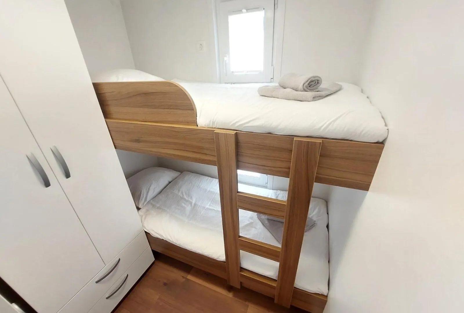 House Boat Oliva - Floating House Villa Póla Nyaraló