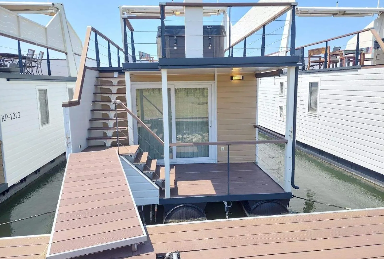 House Boat Oliva - Floating House location